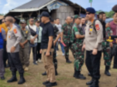 Kapolda Jabar Dan Pangdam III Siliwangi Kunjungi Keluarga Korban Ledakan di Cibalong Garut, Berikan Santunan dan Dukungan Moril